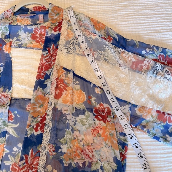 Laurie Felt Sheer Floral Topper with Lace Size Large - Picture 2 of 11